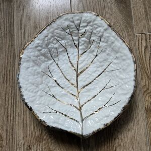 RARE VINTAGE Leaf Shaped Dish With Gold Leaf Detail. Sandland Ware England